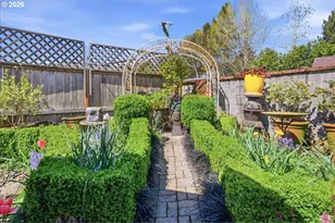 611 SE Peacock Ln, Portland, OR 97214 - Photo 37