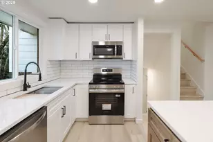 12903 NE Stanton St, Portland, OR 97230 - Photo 7