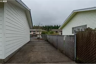 12903 NE Stanton St, Portland, OR 97230 - Photo 29