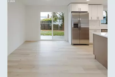 12903 NE Stanton St, Portland, OR 97230 - Photo 9