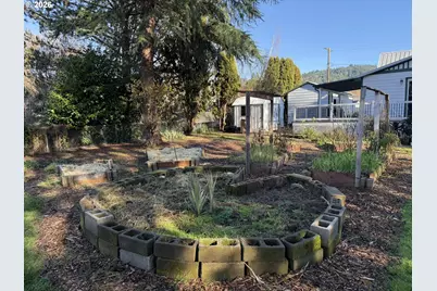 427 Date St, Drain, OR 97435 - Photo 7