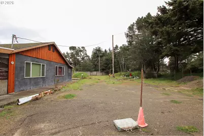 1120 Rhododendron Dr, Florence, OR 97439 - Photo 3