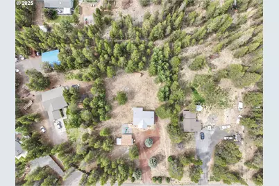 16076 Blackfeather Ln, La Pine, OR 97739 - Photo 9