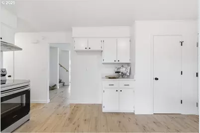 211 NE 28th Ave, Hillsboro, OR 97124 - Photo 9