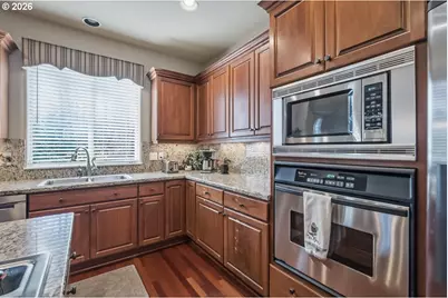 13346 SW Shakespeare St, Tigard, OR 97224 - Photo 9