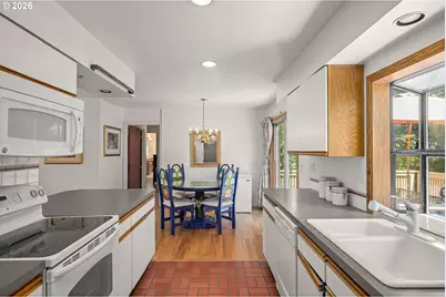 8000 SW Wareham Cir, Portland, OR 97223 - Photo 13