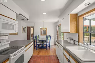 8000 SW Wareham Cir, Portland, OR 97223 - Photo 13