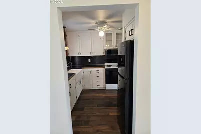 2215 Country Club Ter, Woodburn, OR 97071 - Photo 9
