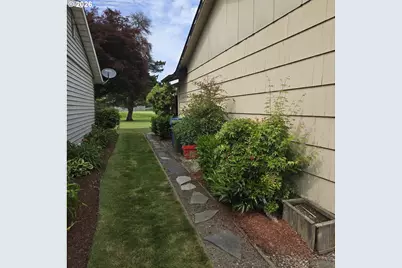 2215 Country Club Ter, Woodburn, OR 97071 - Photo 19