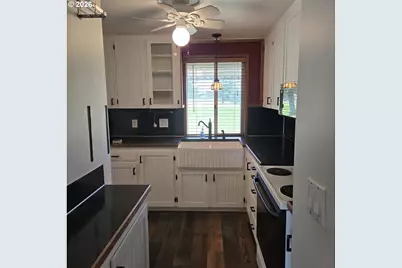 2215 Country Club Ter, Woodburn, OR 97071 - Photo 7