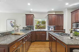 18370 River Edge Ln, Lake Oswego, OR 97034 - Photo 13