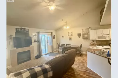 1126 W 6th Ave, Junction City, OR 97448 - Photo 13