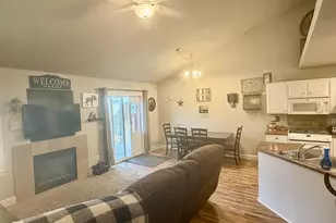 1126 W 6th Ave, Junction City, OR 97448 - Photo 13