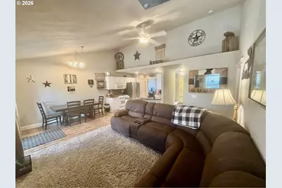 1126 W 6th Ave, Junction City, OR 97448 - Photo 13