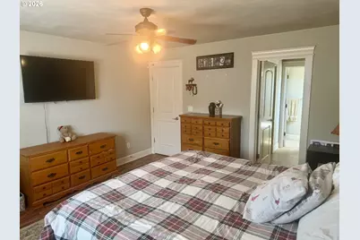 1126 W 6th Ave, Junction City, OR 97448 - Photo 23