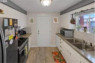 1180 12th St, Springfield, OR 97477 - Photo 11