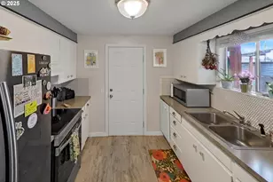 1180 12th St, Springfield, OR 97477 - Photo 11