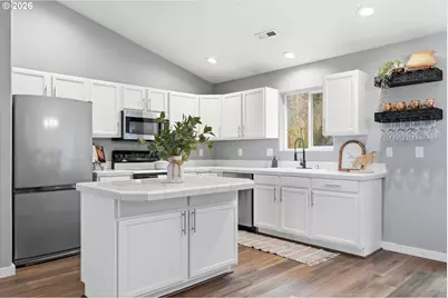 3130 NW Pacific Rim Dr, Camas, WA 98607 - Photo 9