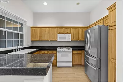 6443 NE Brighton St, Hillsboro, OR 97124 - Photo 9