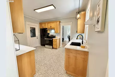 326 SW Elmwood Ave, McMinnville, OR 97128 - Photo 5