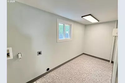 326 SW Elmwood Ave, McMinnville, OR 97128 - Photo 11