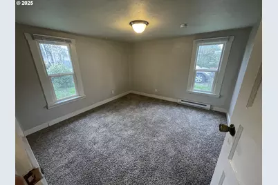 1890 W 12th Ave, Eugene, OR 97402 - Photo 9