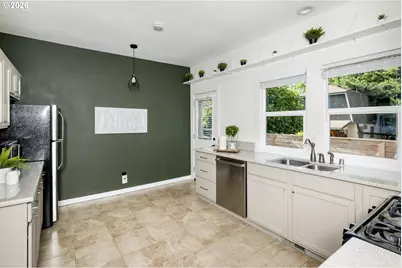 721 NE Roselawn St, Portland, OR 97211 - Photo 13