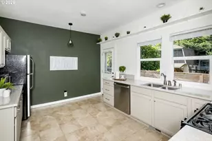 721 NE Roselawn St, Portland, OR 97211 - Photo 13