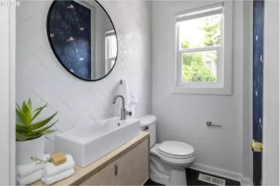 721 NE Roselawn St, Portland, OR 97211 - Photo 11