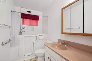 5737 SE Carlton St, Portland, OR 97206 - Photo 17