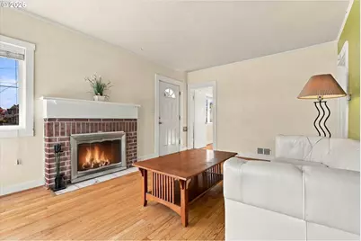 6221 NE Halsey St, Portland, OR 97213 - Photo 5
