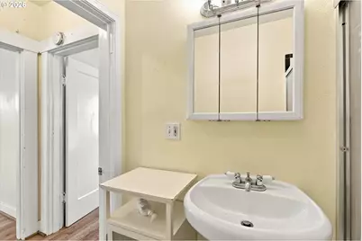 6221 NE Halsey St, Portland, OR 97213 - Photo 13