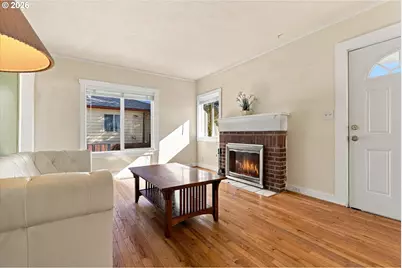 6221 NE Halsey St, Portland, OR 97213 - Photo 3