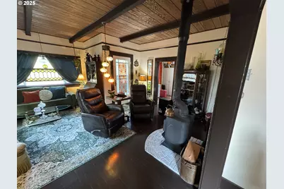 884 S 7th St, Coos Bay, OR 97420 - Photo 13