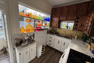 884 S 7th St, Coos Bay, OR 97420 - Photo 7