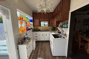 884 S 7th St, Coos Bay, OR 97420 - Photo 5