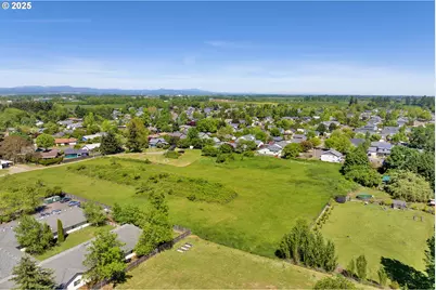 1133 Irvington Dr, Eugene, OR 97404 - Photo 9