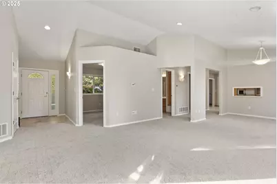 10235 SE 252nd Dr, Damascus, OR 97089 - Photo 5