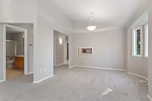 10235 SE 252nd Dr, Damascus, OR 97089 - Photo 9