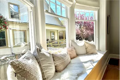 2035 NW Kearney St, Portland, OR 97209 - Photo 11