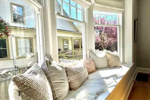 2035 NW Kearney St, Portland, OR 97209 - Photo 11