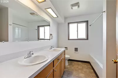 903 Madrona Ave, Tillamook, OR 97141 - Photo 13