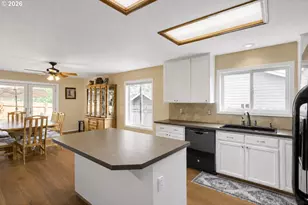437 SW Chapman Ave, Troutdale, OR 97060 - Photo 15