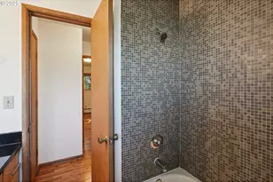 908 SW Gaines St, Portland, OR 97239 - Photo 19