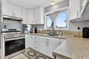 4274 5th St, Hubbard, OR 97032 - Photo 5