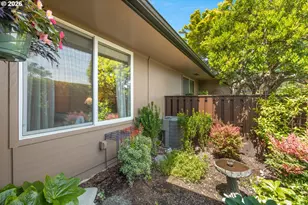 6 Condolea Dr, Lake Oswego, OR 97035 - Photo 25