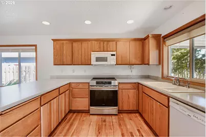 19380 Hazelgrove Dr, Oregon City, OR 97045 - Photo 11