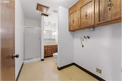 270 NE 20th Pl, Hillsboro, OR 97124 - Photo 33