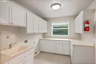 2470 Crestmont Circle, Salem, OR 97302 - Photo 37