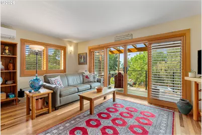 1307 Columbia St, Hood River, OR 97031 - Photo 11
